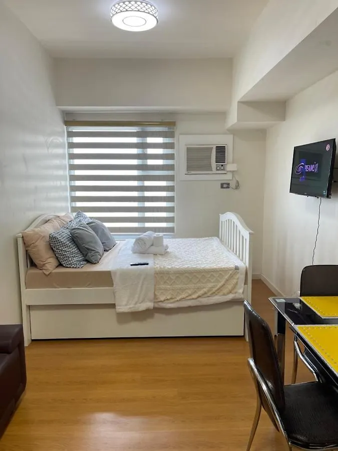 Studio With Queen Size Bed In 8Adriatico Manila Apartment