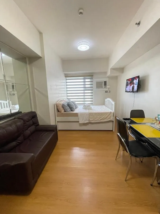 Studio With Queen Size Bed In 8Adriatico Manila